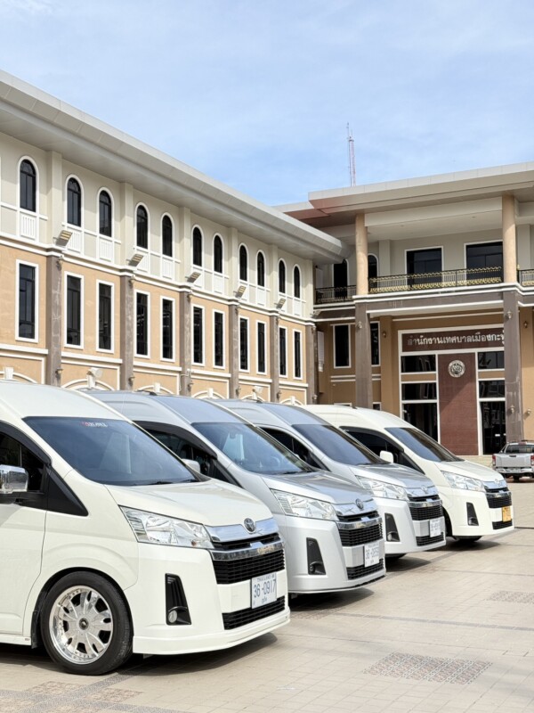 เหมารถตู้รับส่งสนามบิน